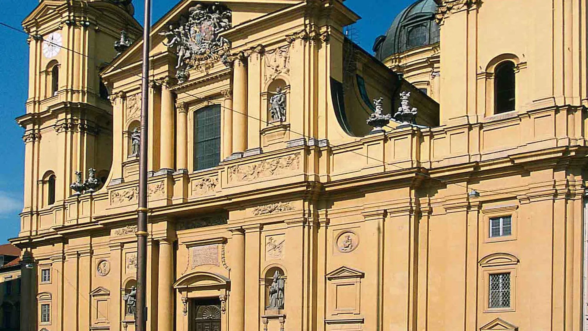 Mercure Hotel München Altstadt 3*,